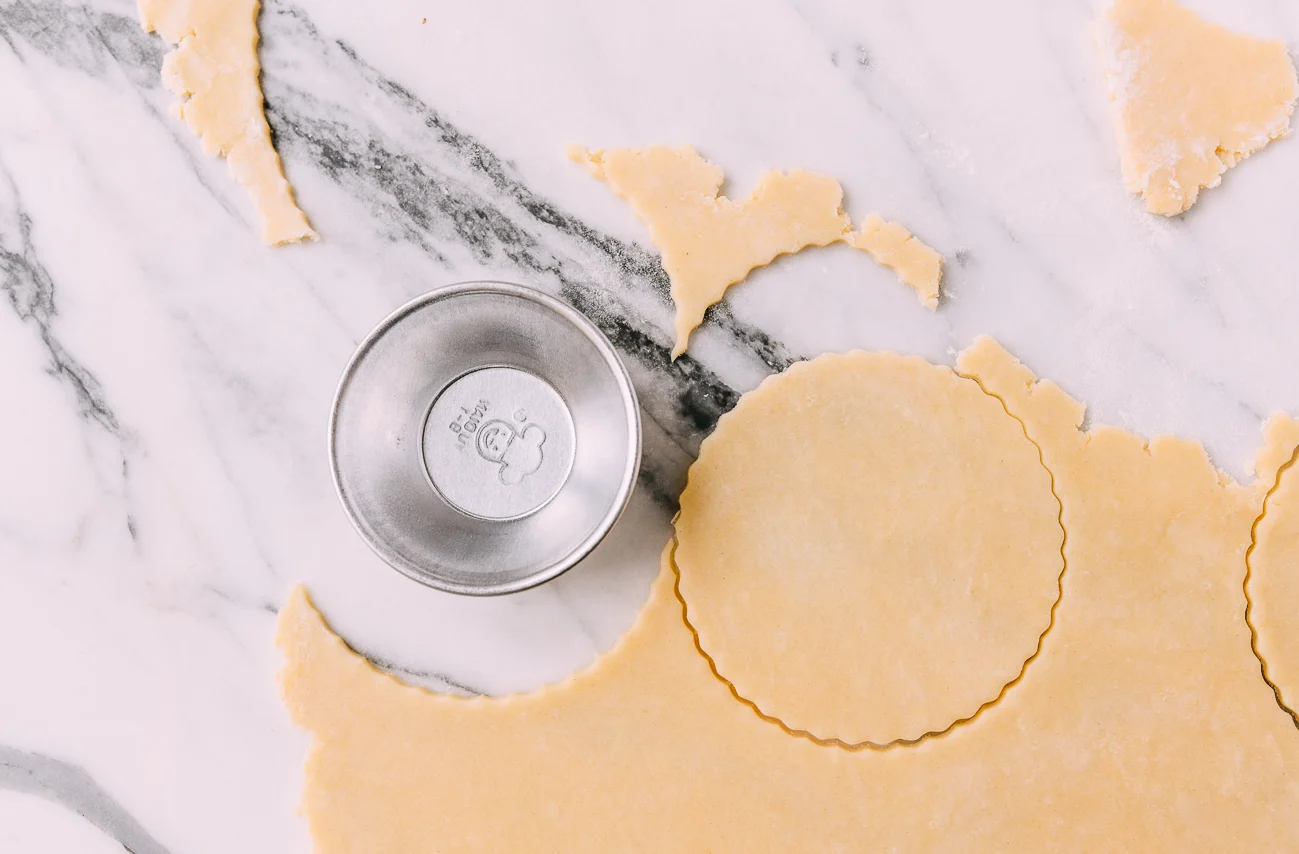 Cutting dough circles for tart shells